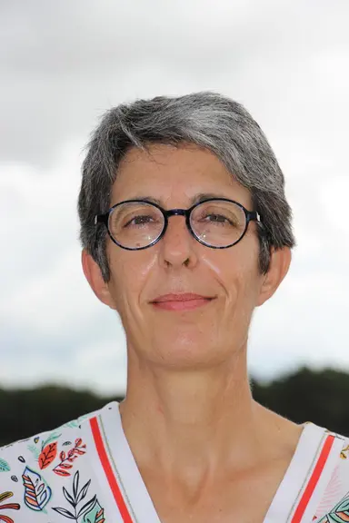 Chauffer à la biomasse exige d'avoir plusieurs bâtiments et de bénéficier d'une aide à l'investissement.