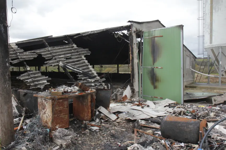 Quand ce n'est pas un accident de chauffage, le feu peut partir d'une armoire électrique, d'où l'intérêt des parois coupe feu ralentissant la propagat