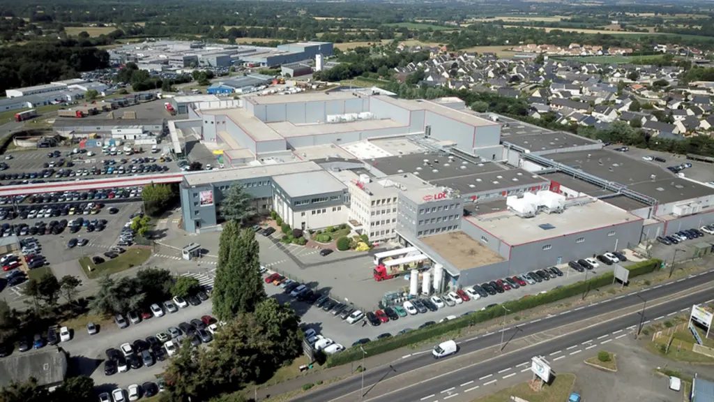 Siège et deux des quatre usines volailles du groupe LDC à Sablé-sur-Sarthe (72), qui y compte aussi une plateforme logistique et une usine du pôle tra