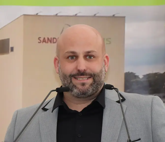 Arnaud Cervera, directeur d'exploitation de Sanders-Euralis. "Le contrat de mouture à façon protège l'éleveur et le fabricant de la spéculation sur les matières ...