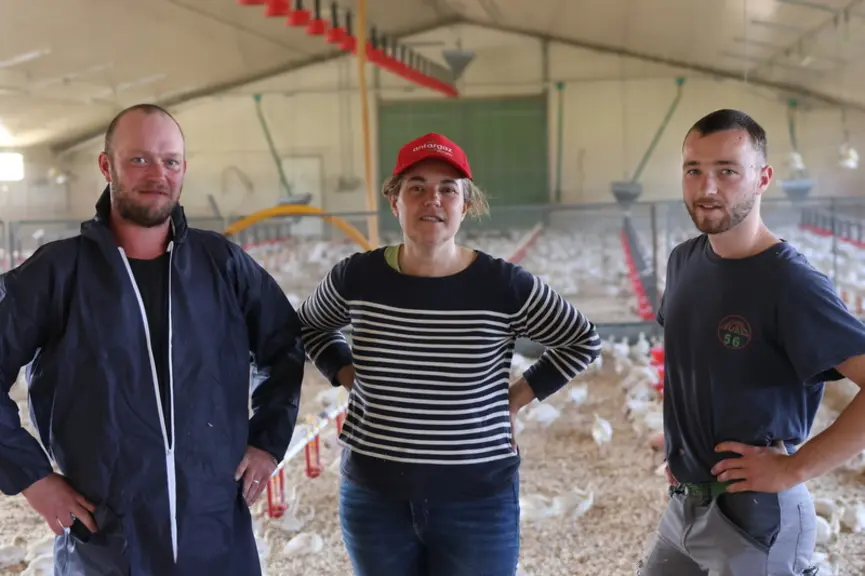 Élue chambre d’agriculture et adjoint municipal, Sylvaine et Christophe Dano (absent) comptent beaucoup sur leurs deux salariés Nicolas et Adrien.