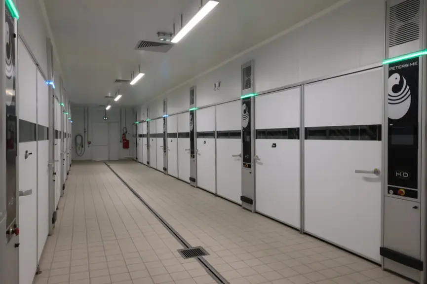 Étape 3 - La partie incubation comprend 79 machines de trois capacités différentes en tout plein /tout vide.