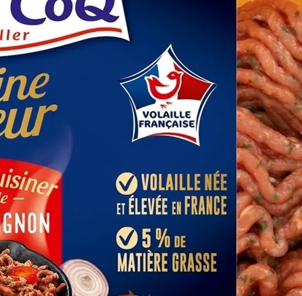 Une origine France doublement voire triplement indiquée : logo VF, signature « volaille née et élevée en France », drapeau français selon les emballag