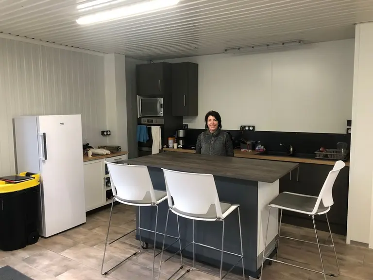 <em class="placeholder">Un bâtiment d’accueil 100 % confort pour le personnel avicole</em>