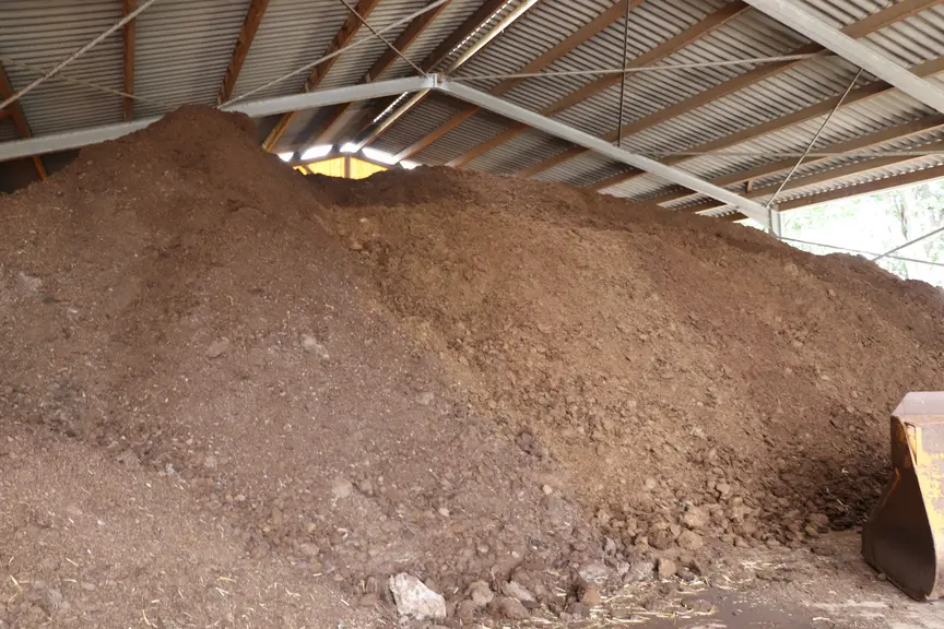 hangar de compostage pour la maturation