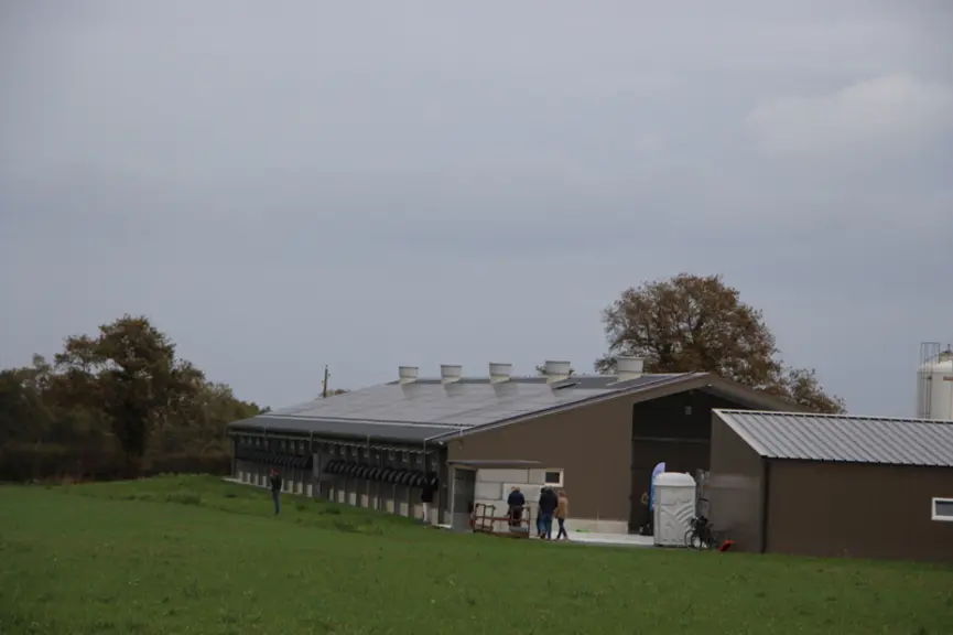 Le Gaec a investi 230 000 euros dans du photovoltaïque pour la vente et l’autoconsommation.