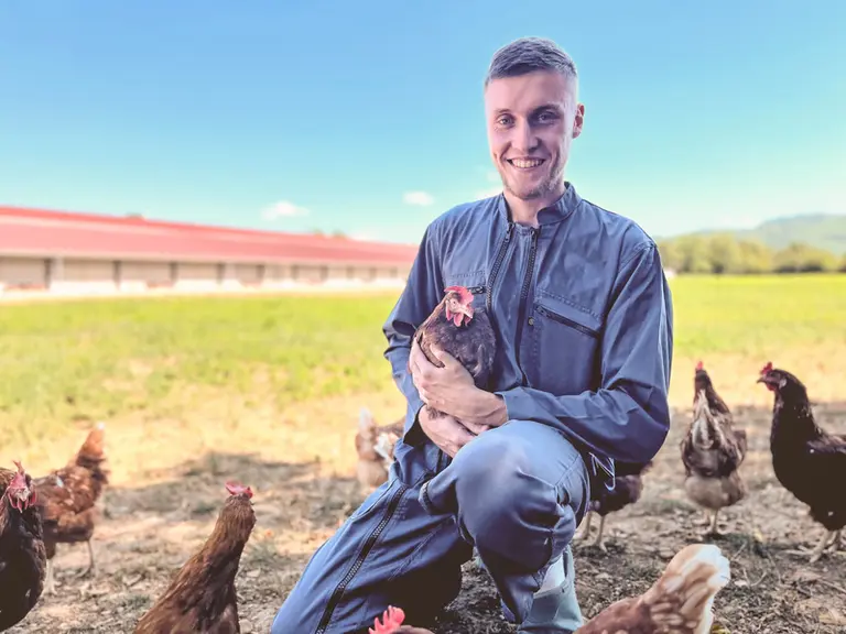 <em class="placeholder">Rémi Marion-Gallois s’est associé à son père (EARL Marion Gallois) il élève 25 000 poules plein air depuis 2022 à Sillans en I