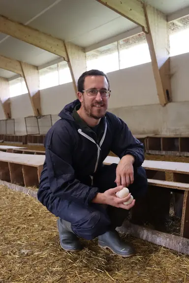 <em class="placeholder">Marc Lataillade, associé de l'EARL de la Bidouze, couvoir de canards gras</em>