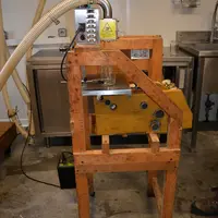 Une étiqueteuse en bois faite maison