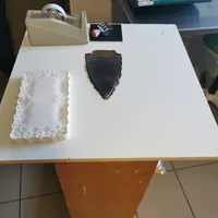 Le couple Molle nous propose un tuto pour construire une table sur-mesure pour emballer son pain d'épices et son nougat.