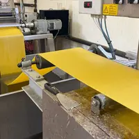 Le laminoir chez Apiculture Remuaux permet de laminer la cire en feuille par passage entre deux cylindres.