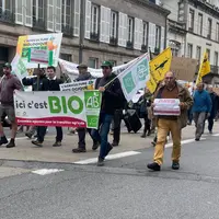 Manifestation en mai des producteurs bio devant l'ASP de Limoges