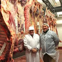 Christian Lucas (à gauche), éleveur et président de Covia et Vendée Loire Viandes et Patrick Simon, directeur adjoint de Covia : « la reprise de l'aba