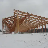 Fortement contesté lors de leur édification durant l'hiver 2015, les deux stabulations de 180 m de long avaient été vandalisées avec des tags injurieu