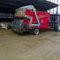 Mélangeuse Vmix plus de BvL, de 15 m3 à deux vis verticales, dotée de son propre système de chargement.