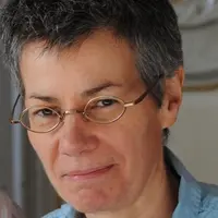 Jocelyne Porcher est directrice de recherches à l'Inra. Avant d'être chercheure, elle a été éleveuse de brebis, salariée dans des élevages porcins et
