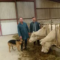 Joël et Sébastien Boudot du Gaec de la Palisse. "Le sorgho est semé derrière un RGI de deuxième année." © Gaec de la Palisse