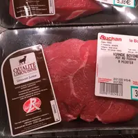 Limousin junior a la particularité d’être la seule démarche label rouge permettant de valoriser des taurillons de race allaitante.  © F. d'Alteroche