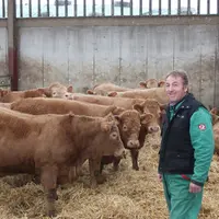 Jérôme Mélard, éleveur à Puttigny en Moselle, diversifie les débouchés de son atelier d'engraissement avec des génisses Prim'herbe.  © Cloe