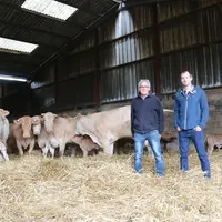 Éric Geoffroy et Stephen Duvignée, éleveurs à Vieuvicq en Eure-et-Loir. « Pour produire de la viande à moindre coût, il est essentiel d’avoir avant to