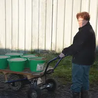 Côté répartition des tâches quotidiennes : C’est Monsieur avec les machines, Madame avec les seaux ! La mélangeuse n’est pas utilisée pour les céréale