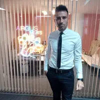 Omar De Lucca, cadre chez Surmax, propose à des particuliers de réaliser des placements de fonds dans l’engraissement bovins et propose des rendements