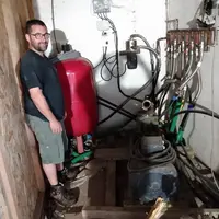 L’installation a été posé dans un local technique contigüe à l’ancienne salle de traite permettant en principe de limiter les risques liés au gel.