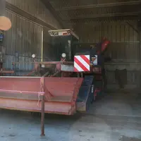 Les éleveurs de l’EARL des Cèdres utilisent une arracheuse automotrice simple pour la récolte de la betterave.