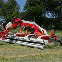 Les andaineurs à tapis sont les plus efficaces pour limiter l'incorporation de terre et de cailloux dans le fourrage.