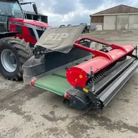 L'andaineur frontal évite de rouler sur le fourrage.