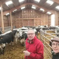Guy-Loup et Violette Botter, 35 mères vosgiennes, veaux de lait et bœufs, 140 hectares de prairies naturelles, en agriculture biologique à Sainte-Croi