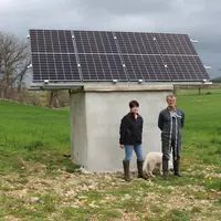 Ginette et Thierry Picaud ont choisi un modèle de pompe solaire en kit qu’ils ont assemblé eux-mêmes.