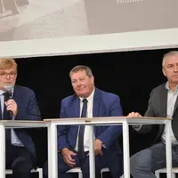 De g. à d. : Marc Fesneau ministre de l'Agriculture, Jacques Chazalet le président du salon et Patrick Bénézit président de la Fédération nationale bo