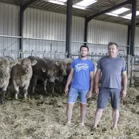« Le croisement terminal Angus x charolais apporte une facilité de conduite et de travail sans bousculer notre cheptel souche », témoignent Laurent et