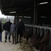 De gauche à droite, Florian Bessonies, Corentin Roquessolane, Alex Seyrolle et Pierre Amadieu, du Gaec des prairies à Maurs dans le Cantal
