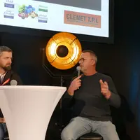 Jean-Philippe Arnaud, chargé de mission transmission à la chambre d’agriculture des Pays de la Loire, et Georges Marhic, éleveur laitier à Venansault