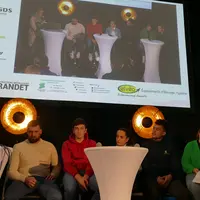 Comme ils s’installent plus tard et ont souvent déjà une conjointe ou un conjoint qui travaille, des enfants, une maison…, les futurs installés sont u