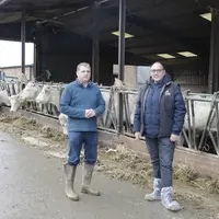 Mathieu Canon, éleveur naisseur engraisseur dans l'Asne, ici avec Christian Guibier, conseiller viande bovine à la chambre d'agriculture de l'Aisne (à