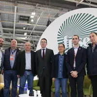 Photo des signataires de la convention "Éleveur et engagé"