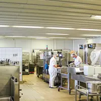 Les lois Egalim exigent que les cantines proposent 50 % de produits durables et de qualité, dont 20 % de bio.