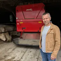 Jean-Pierre Pinsault, éleveur à Gévezé en Ille-et-Vilaine. «Le robot d'alimentation est beaucoup plus précis et efficace