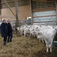 Florine Mainnemare fait partie d’un groupe d’éleveurs animé par Caroline Morin (à g.) , conseillère chez Littoral normand, qui