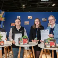 signature contrat tripartite Lidl et APAL' salon de l'agriculture