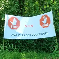 <em class="placeholder">banderole d'opposition riverains projet agrivoltaïsme</em>