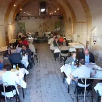Dégustation dans le cellier des moines