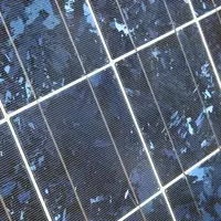 Pour être efficace, le photovoltaïque solaire demande un toît orienté au sud, sud-est ou sud-ouest, sans ombrage et d'une pente d’au moins 19 %.