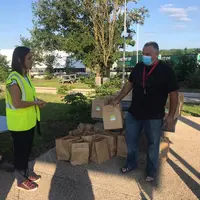 En région Centre-Val de Loire, les chauffeurs de poids-lourds ont reçu un assortiment de fromages de chèvre régionaux.