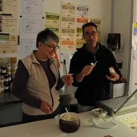 En Bourgogne comme ailleurs, les fromagers fermiers sont de plus en plus obligés de se poser des questions sur leurs techniques marketing.