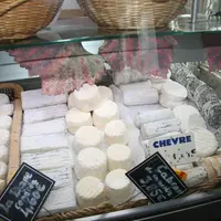 Le recours à d'autres circuits de vente est possible pour les fromagers fermiers en dérogation.