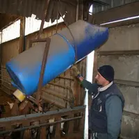 Le nourisseur a réduit le temps et les efforts pour alimenter le troupeau...